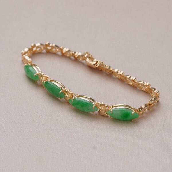 Pulsera con piedras de jade de oro 18k