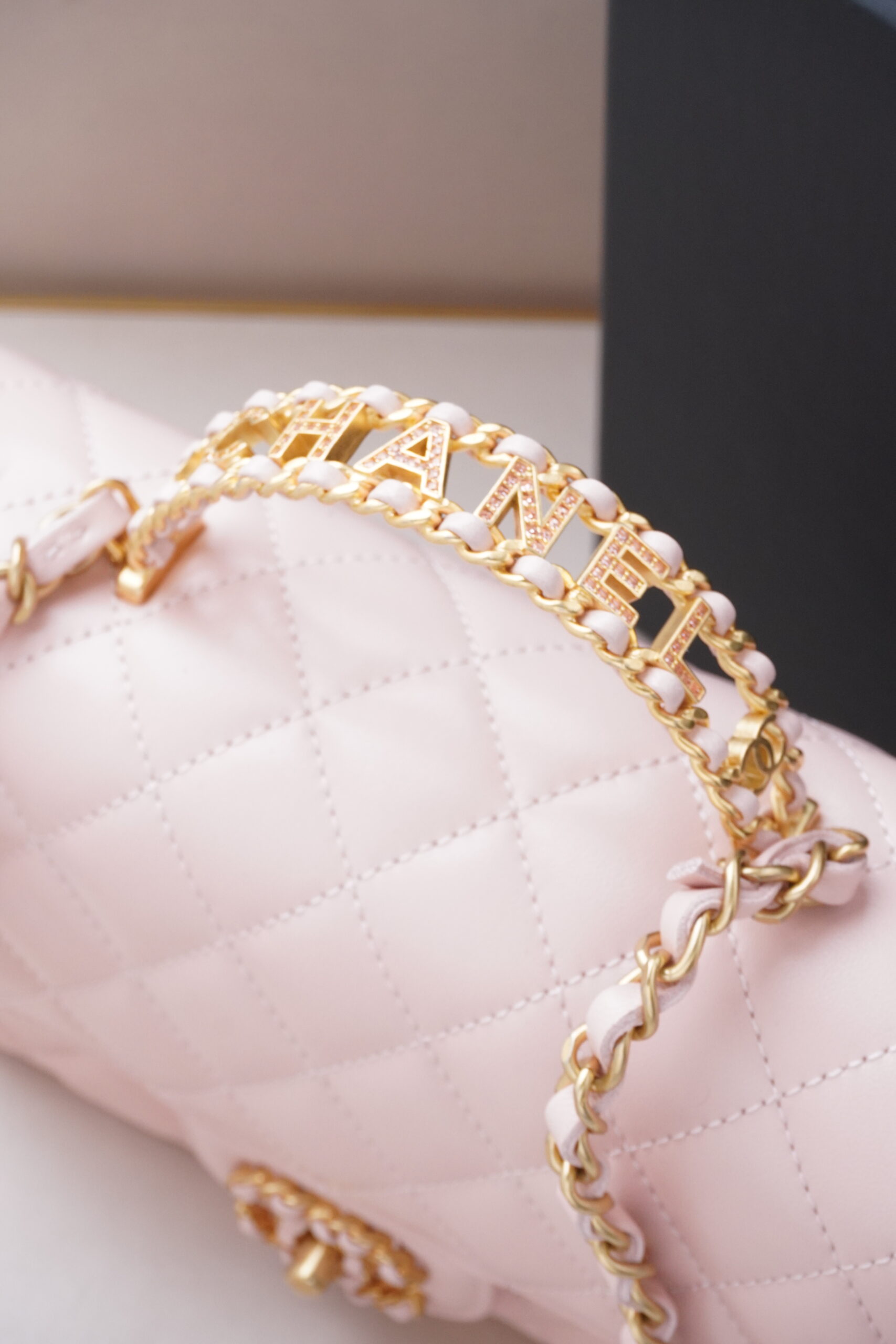 Pink Quilted Lambskin Crystal Mini Top Handle Flap Bag - Imagen 2