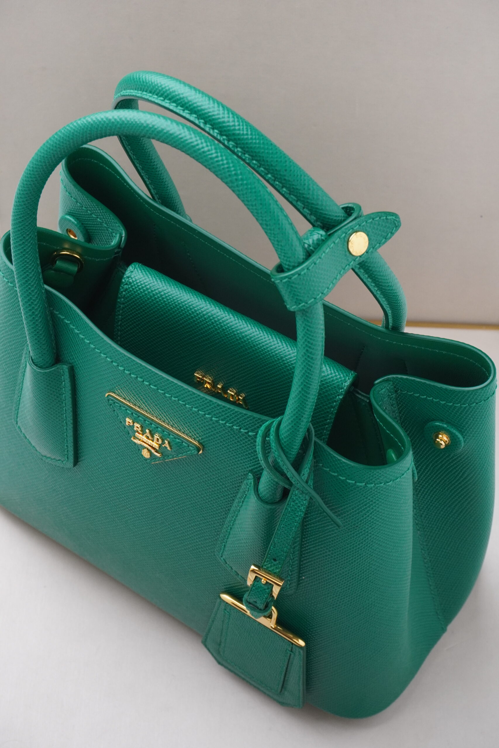 Bolso Prada Double pequeño de piel Saffiano - Imagen 2