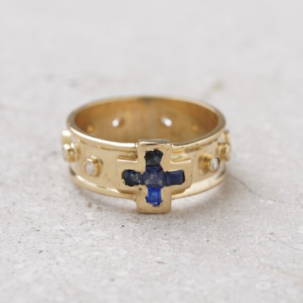 Anillo de cruz con oro 18k zafiros y diamantes