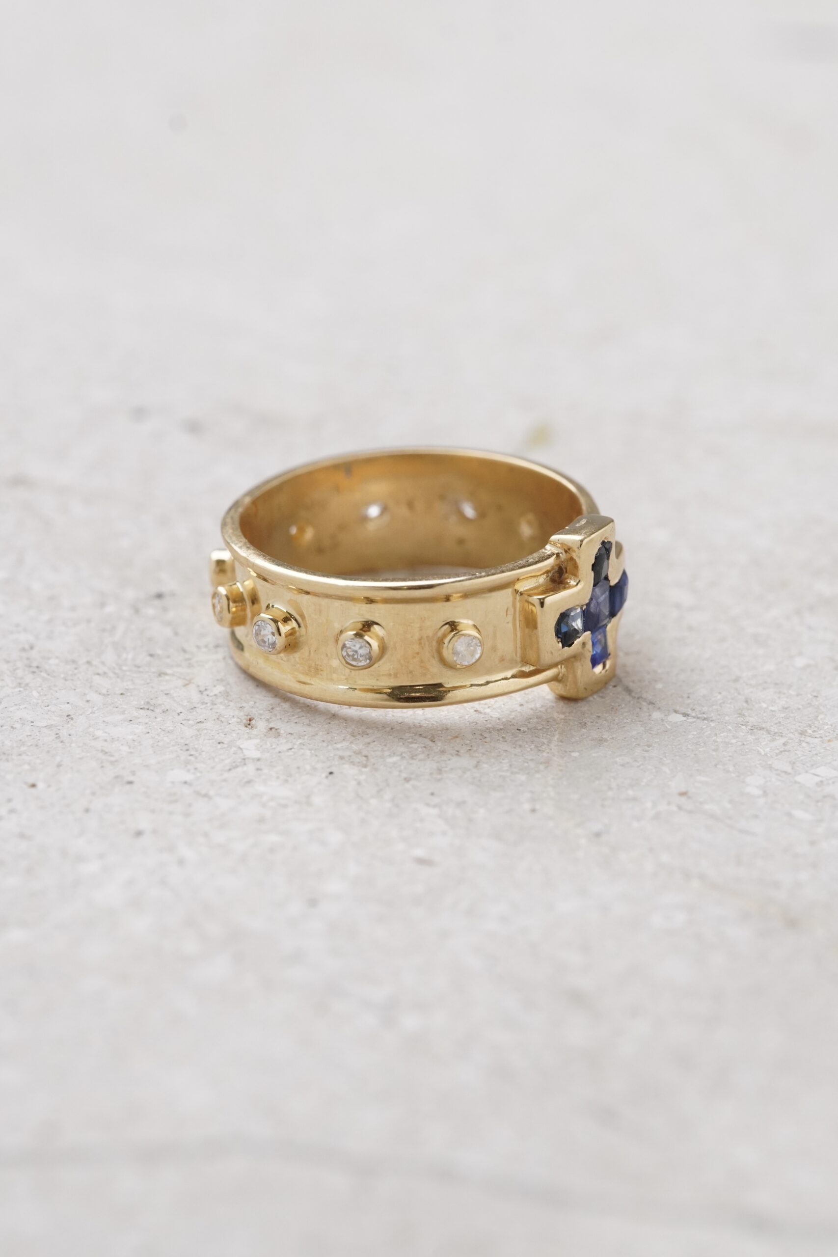 Anillo de cruz con oro 18k zafiros y diamantes - Imagen 2