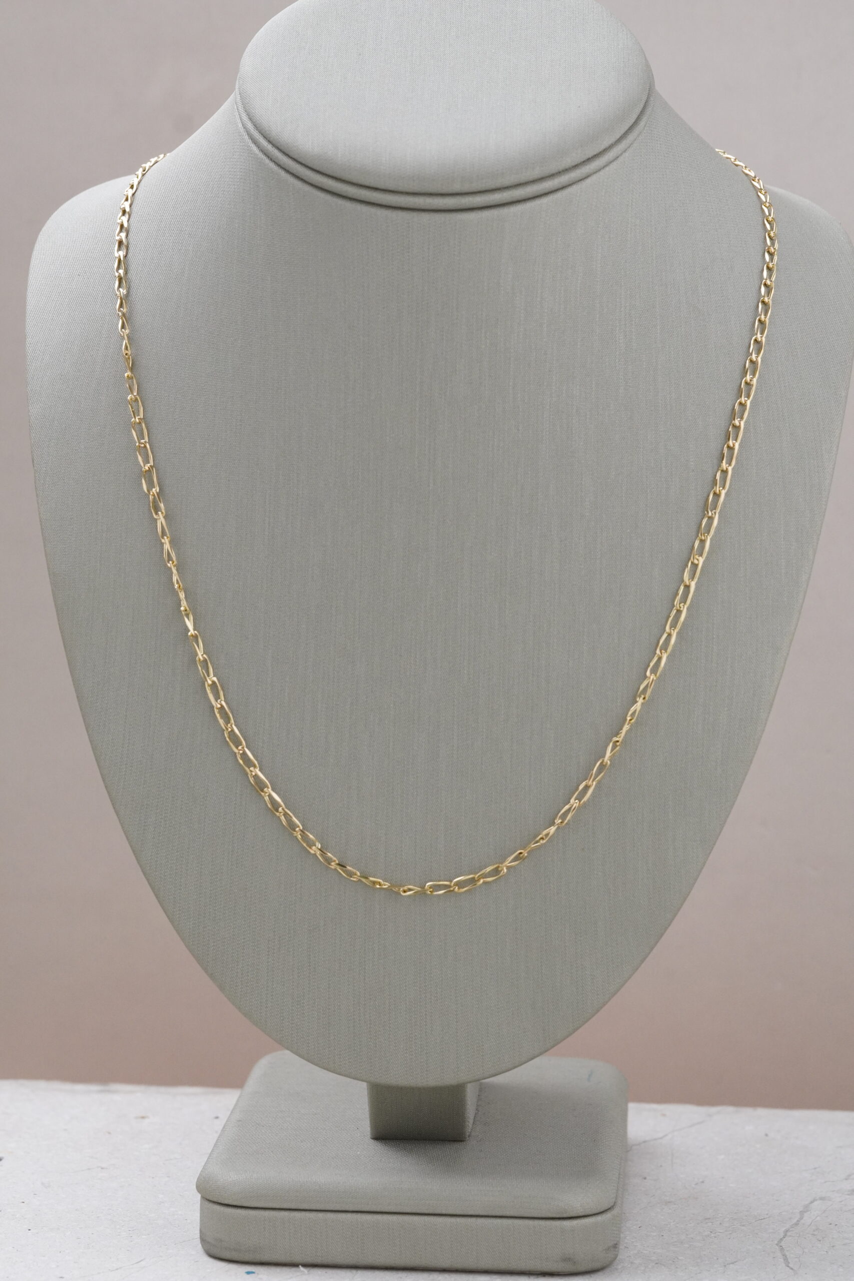 Collar de oro amarllo mediano