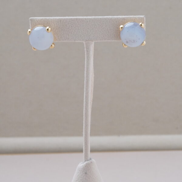 Aretes de oro amarillo y ópalo