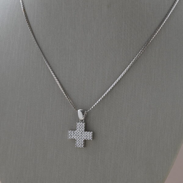 Cruz de cristales en oro blanco