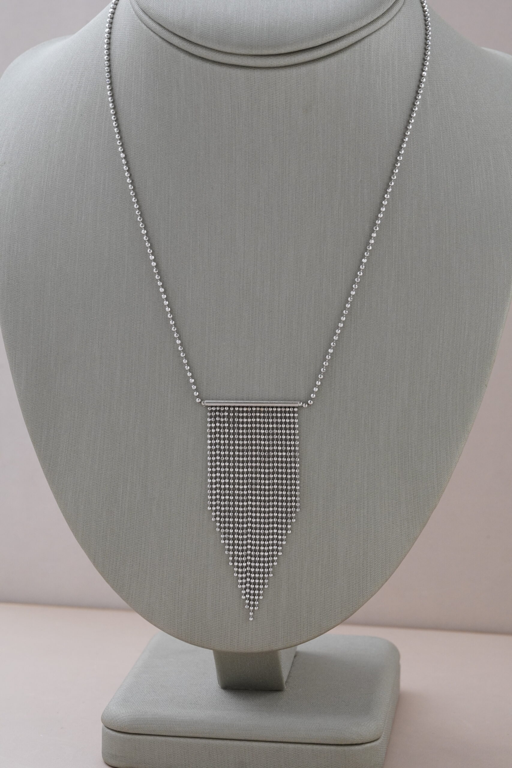 Collar cascada de oro blanco 18k