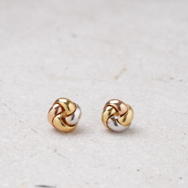 Aretes nudo liso de 3 oros