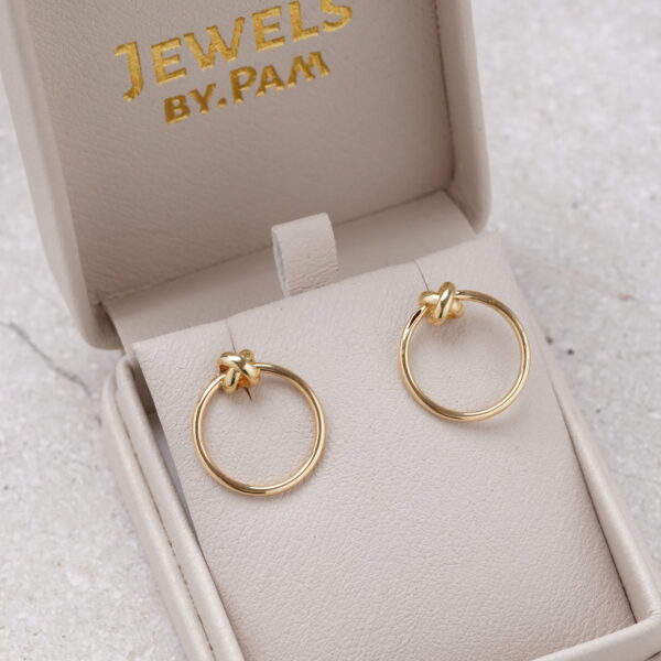 Studs nudo y circulo