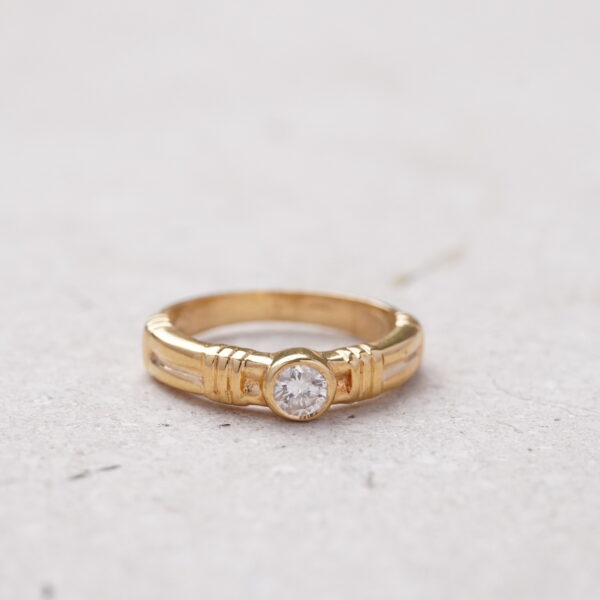 Solitario de 0.20CT en oro amarillo